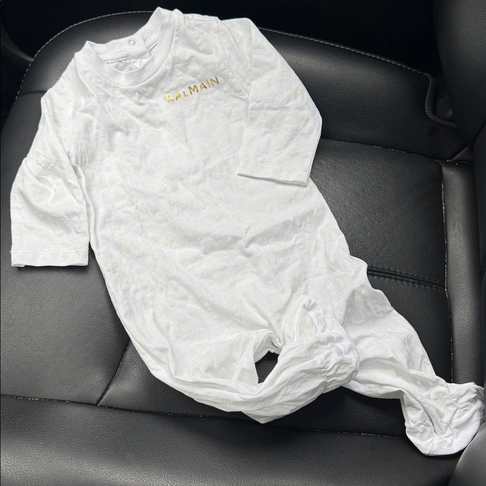Balmain White Baby Romper with Gold Logo footie pijama unisex